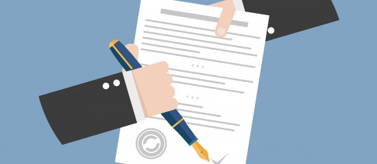 Quelle est la nature des contrats de travail signés par une association ?
